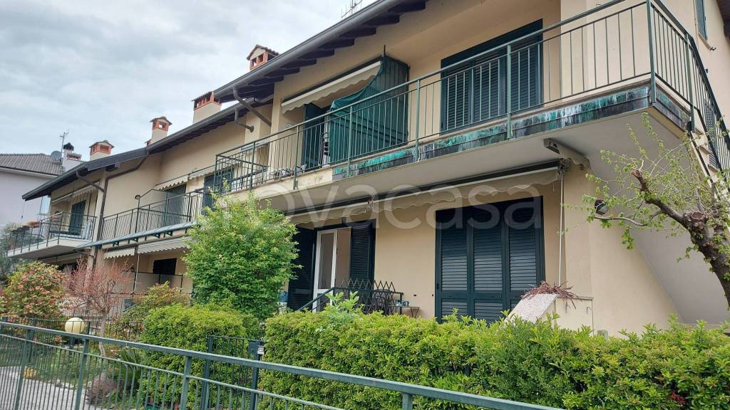 Villa a Schiera in vendita a Dervio