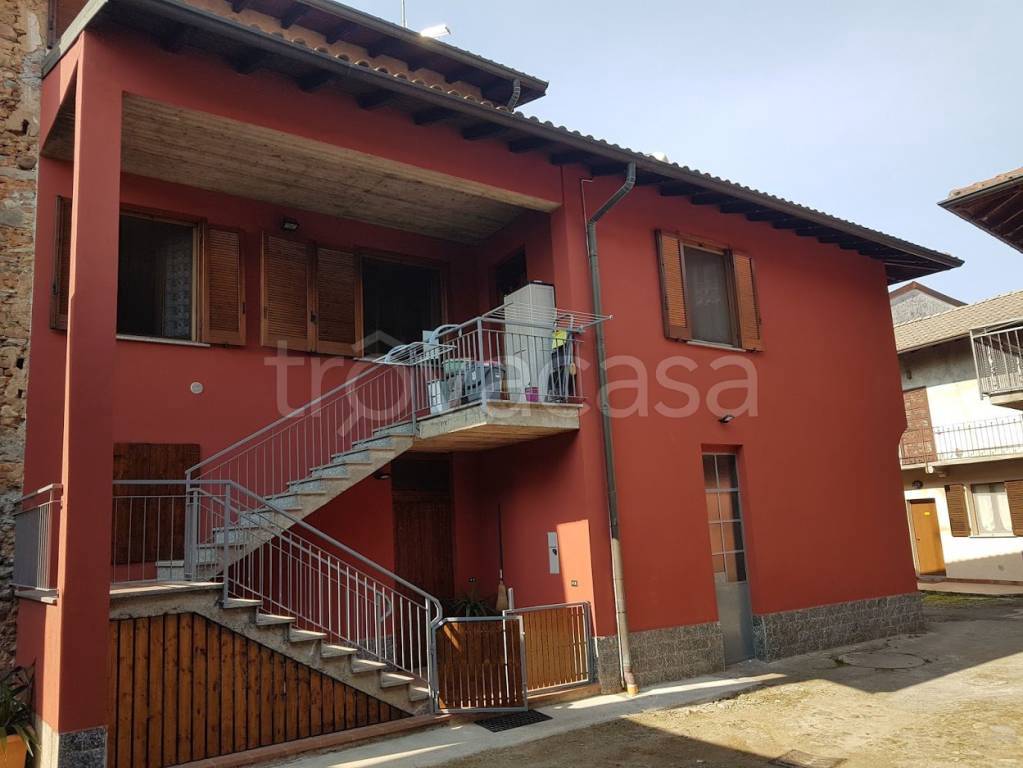 Casa Indipendente in vendita a Caronno Varesino via Vittorio Veneto, 13