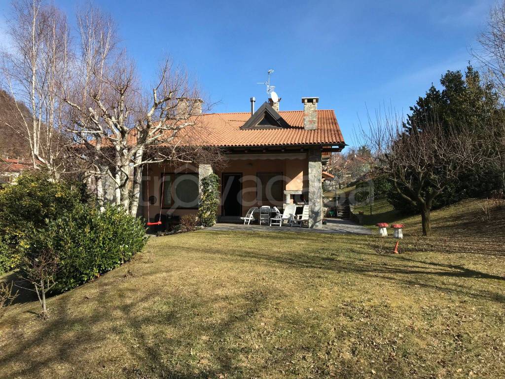 Villa Bifamiliare in in vendita da privato a Magreglio via Don Ermelindo Viganò, 4