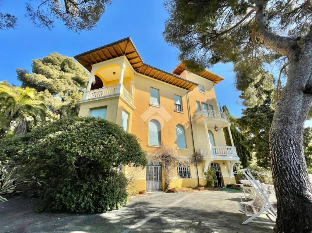 Villa in vendita a Imperia via g. Menotti Serrati, 77
