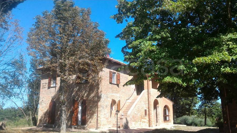 Casale in vendita a Chiusi località Podere Sant'Anna