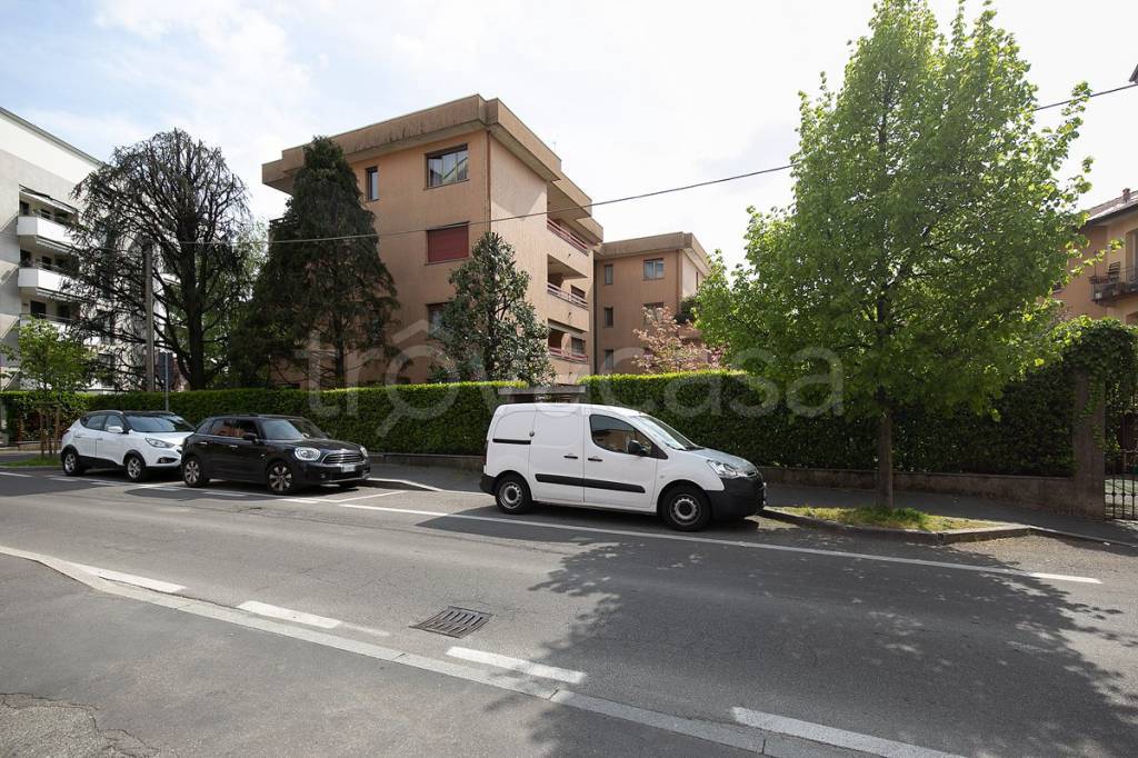 Ufficio in vendita a Saronno via Bergamo