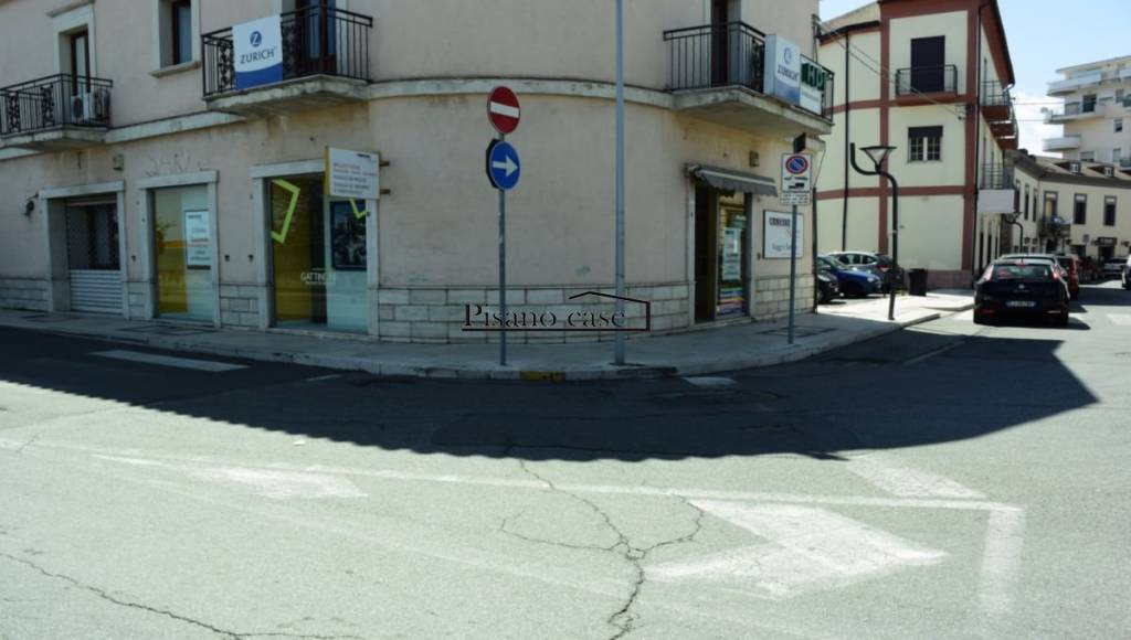 Negozio in vendita a Corigliano-Rossano viale Regina Margherita, 264