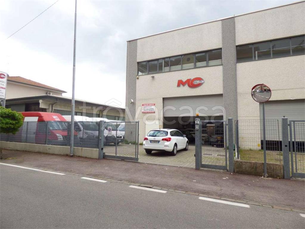 Capannone Industriale in vendita a Cesano Maderno via Agostino, 9
