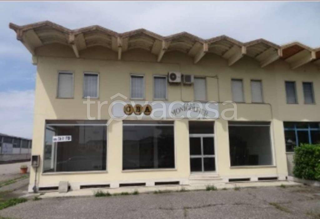 Magazzino in vendita a Casale Monferrato via Achille Grandi 7