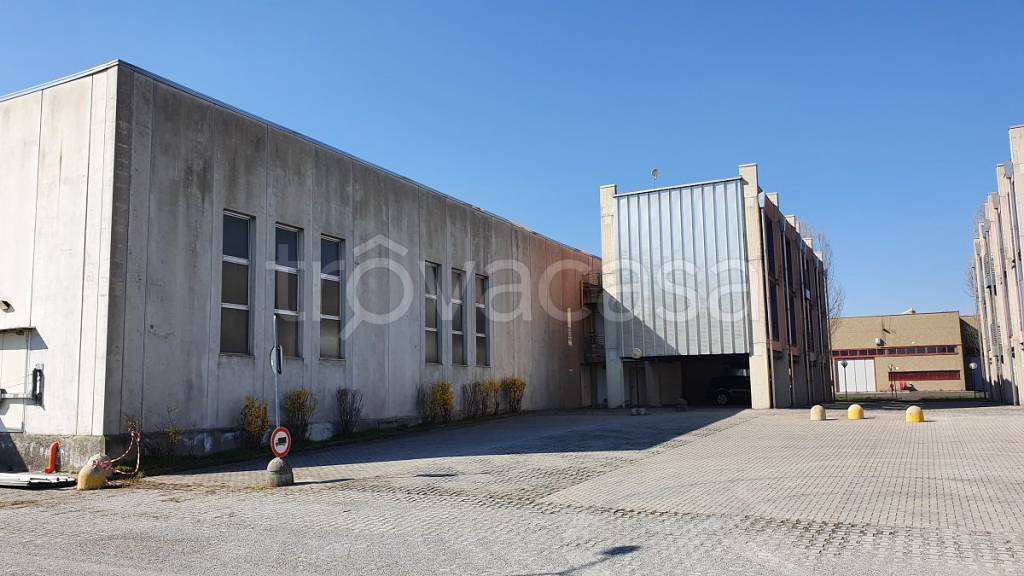 Capannone Industriale in affitto a Nova Milanese