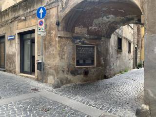 Negozio in vendita a viterbo via orologio vecchio, 43