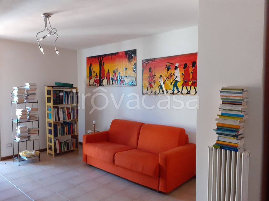 Appartamento in in vendita da privato a Castelvetro Piacentino via Parigi, 26