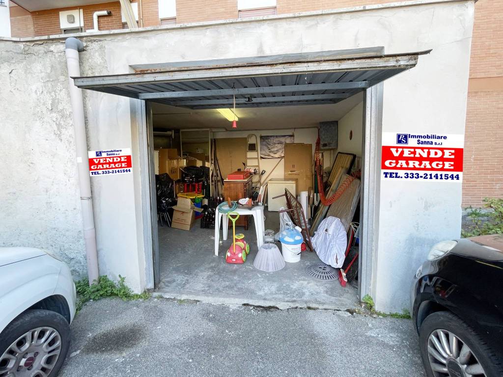 Garage in vendita a Civitavecchia via Berto Barbarani