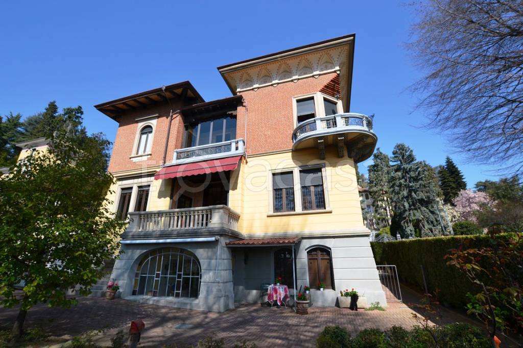 Villa in vendita a Biella via delle Ville, 9