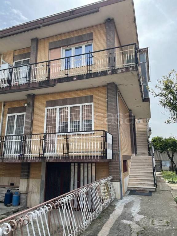 Appartamento in in vendita da privato a Roma via Franco da Perugia, 34