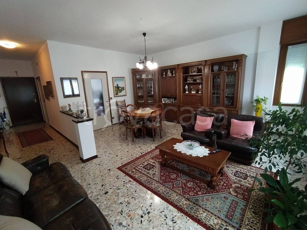 Appartamento in in vendita da privato a Lonate Pozzolo via Roma, 1