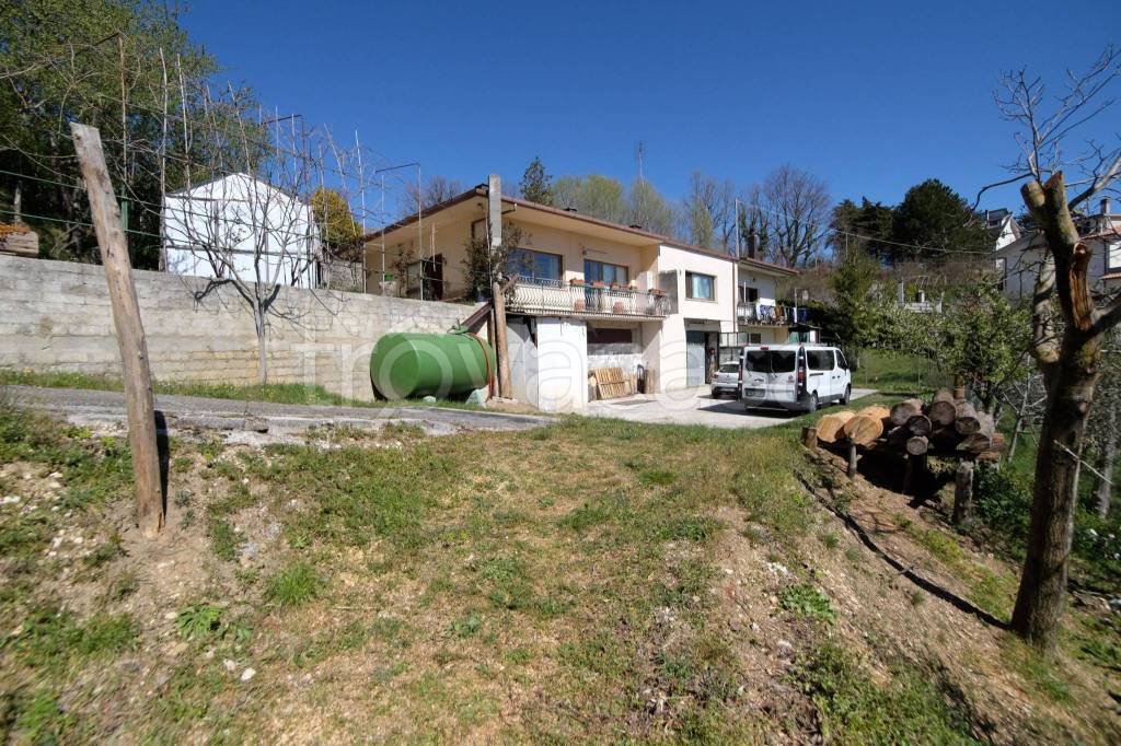 Villa Bifamiliare in vendita a Longone Sabino via Reatina
