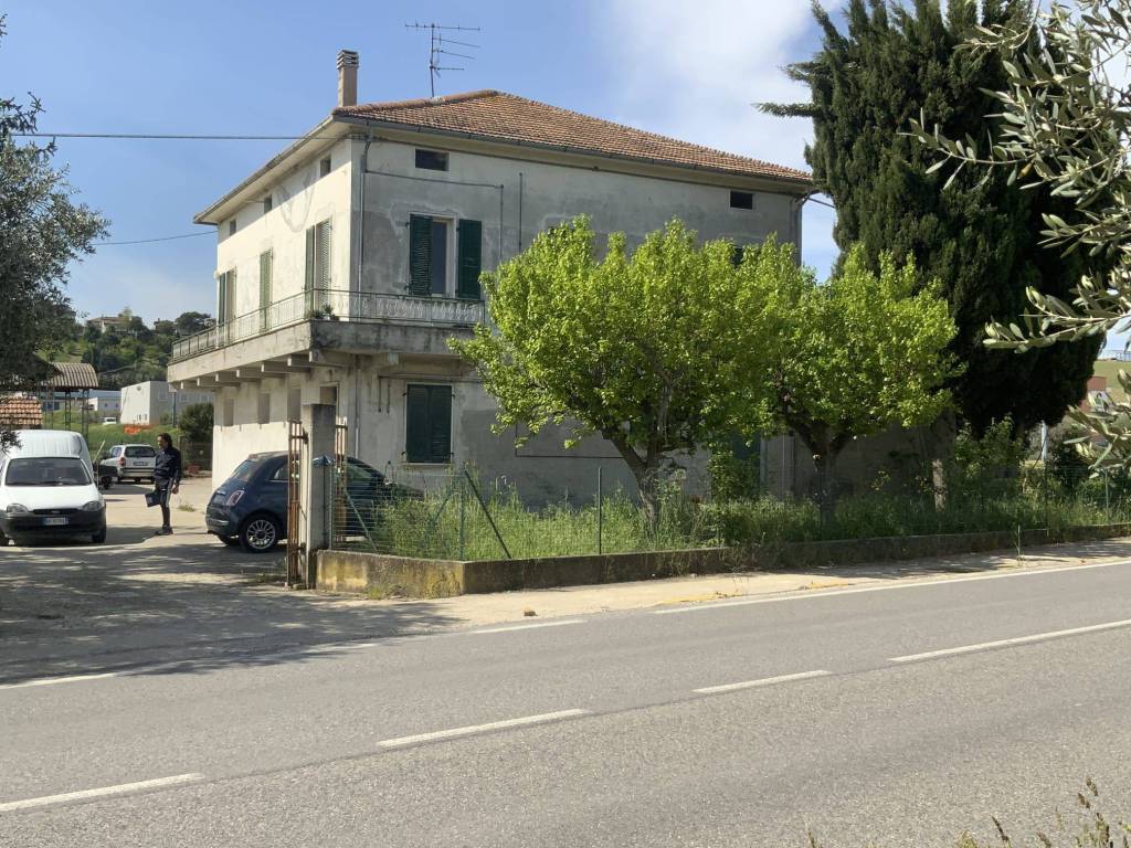 Casa Indipendente in vendita a Sant'Omero via Metella Nuova, 64
