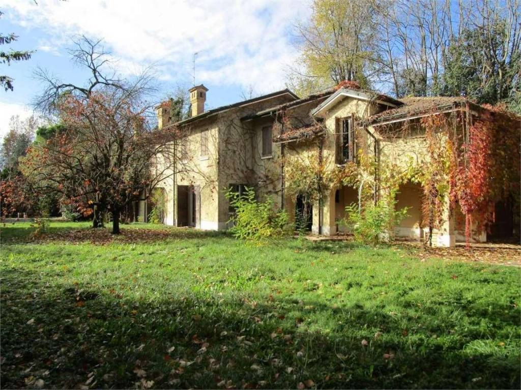 Villa in vendita a Borgo Virgilio via Cisa, 0