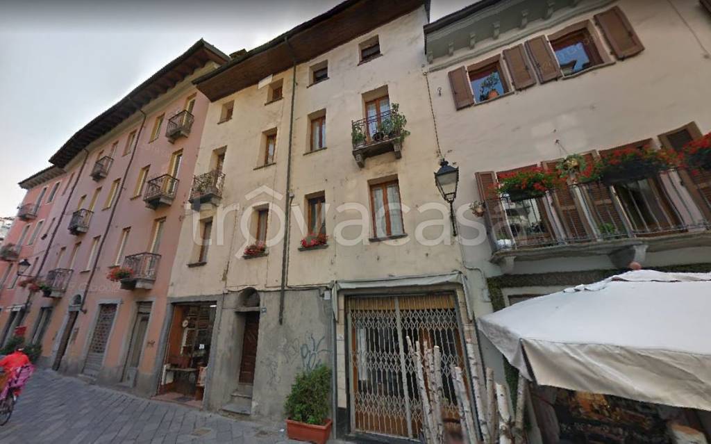 Appartamento in vendita ad Aosta via Croce di Città, 38