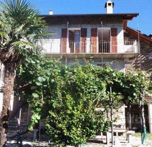 Villa in vendita a Cossogno via Oratorio 1