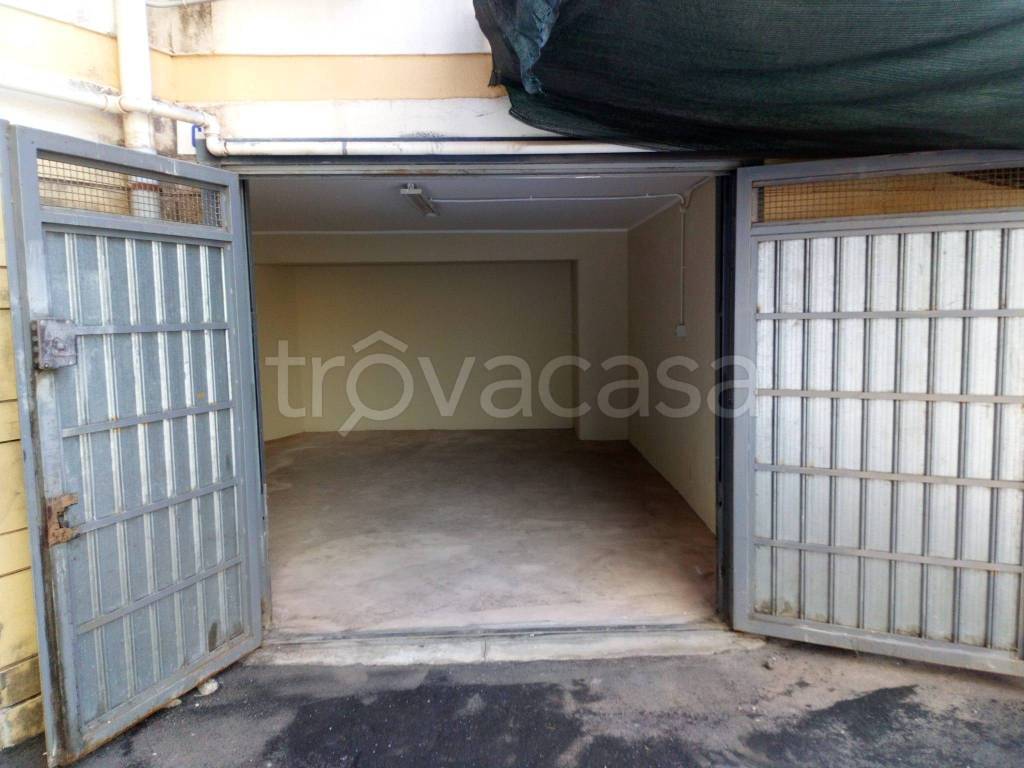 Garage in vendita a Gravina di Catania via Madonna di Fatima, 26