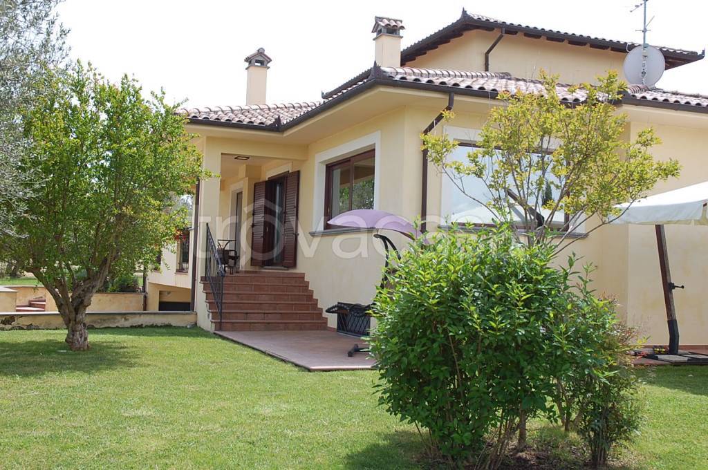 Villa in vendita a Viterbo strada Cassia Sud, 76
