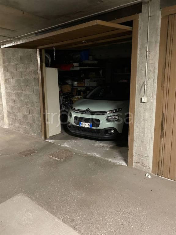 Garage in vendita a Nus