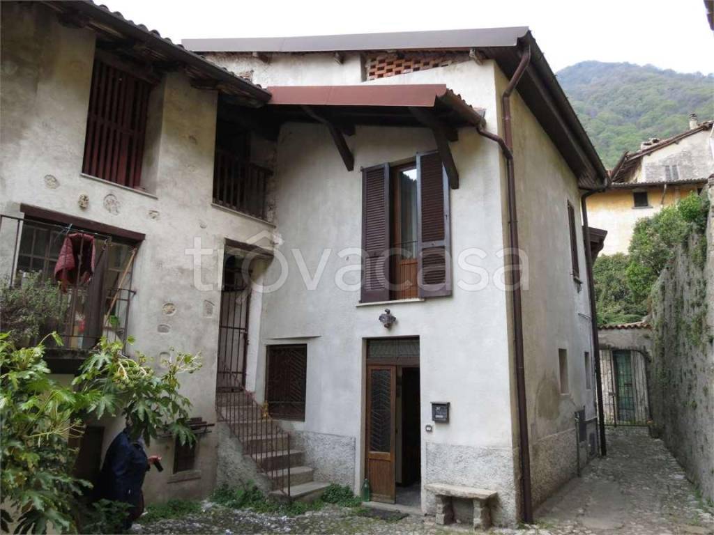 Appartamento in vendita a Caslino d'Erba via Crocefisso, 1