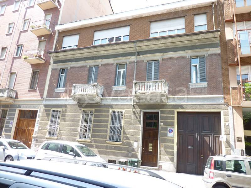 Appartamento in vendita a Torino via Beaulard, 66