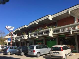 Negozio in affitto a elice strada marina inferiore