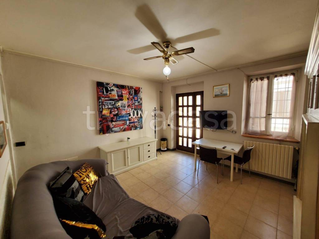 Villa a Schiera in in vendita da privato a Sannazzaro de' Burgondi via Pasubio, 8