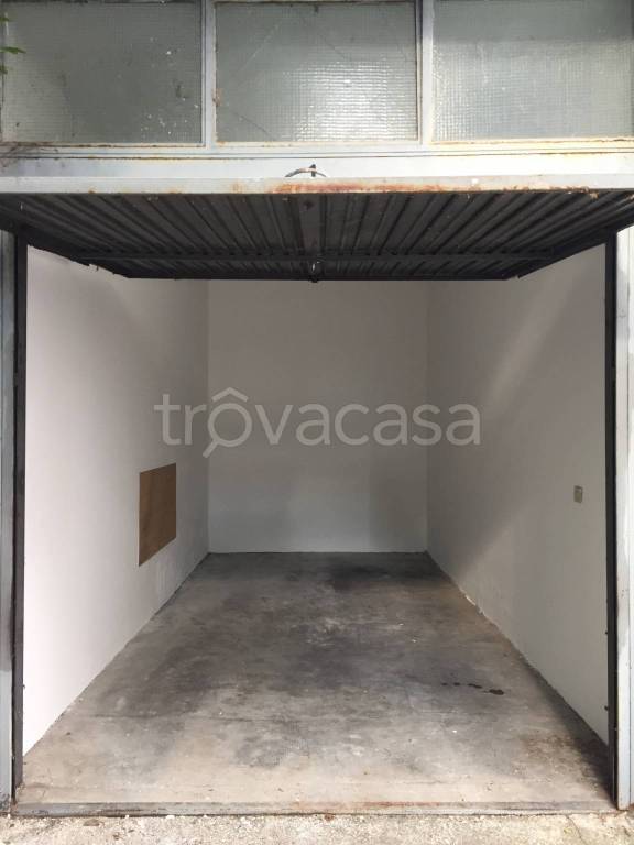 Garage in affitto a Udine viale Trieste, 176