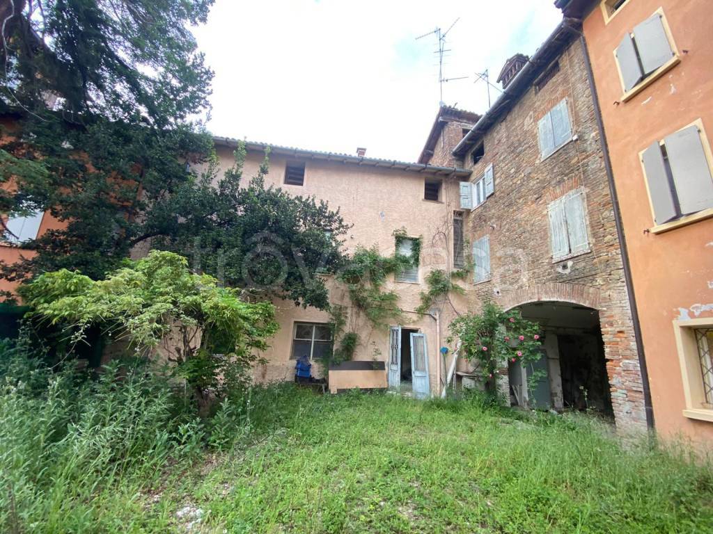 Villa Bifamiliare in vendita a Sassuolo via del Pretorio, 38