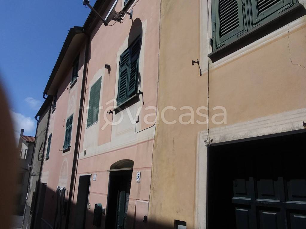 Casa Indipendente in vendita a Castiglione Chiavarese