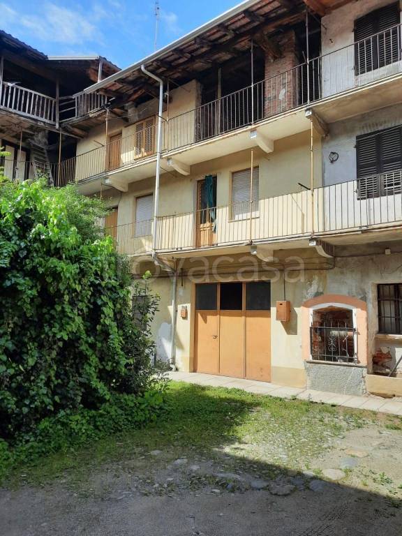 Casa Indipendente in in vendita da privato a Gattinara corso Giuseppe Garibaldi, 36