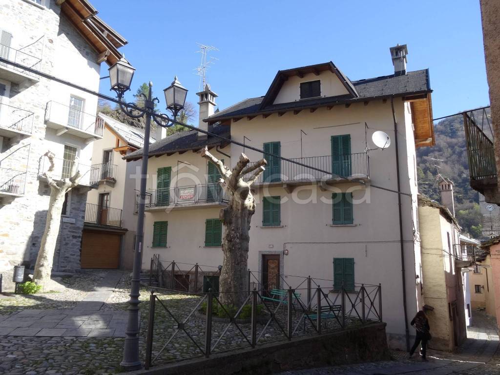 Casa Indipendente in vendita a Malesco piazza Pironi