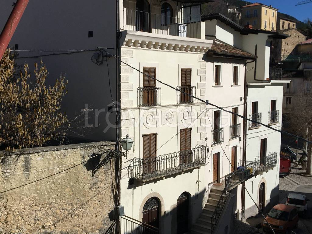 Casa Indipendente in vendita a Fontecchio via del Rio