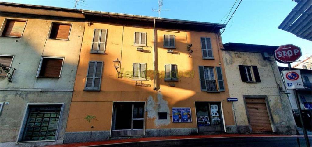 Intero Stabile in vendita a Castelletto sopra Ticino via Castellazzo, 4