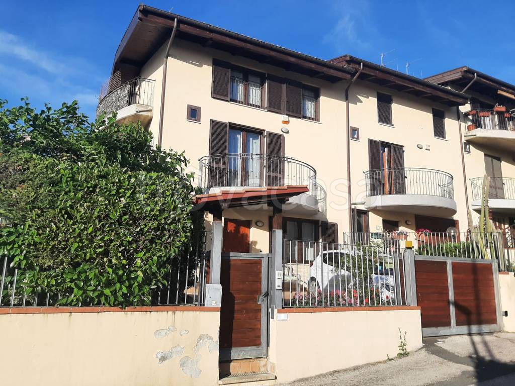 Villa a Schiera in vendita a Montesilvano via Stresa
