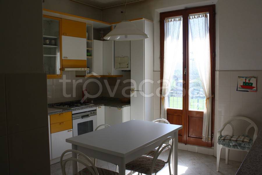 Appartamento in vendita a Chiusi via Alessandro Manzoni, 18