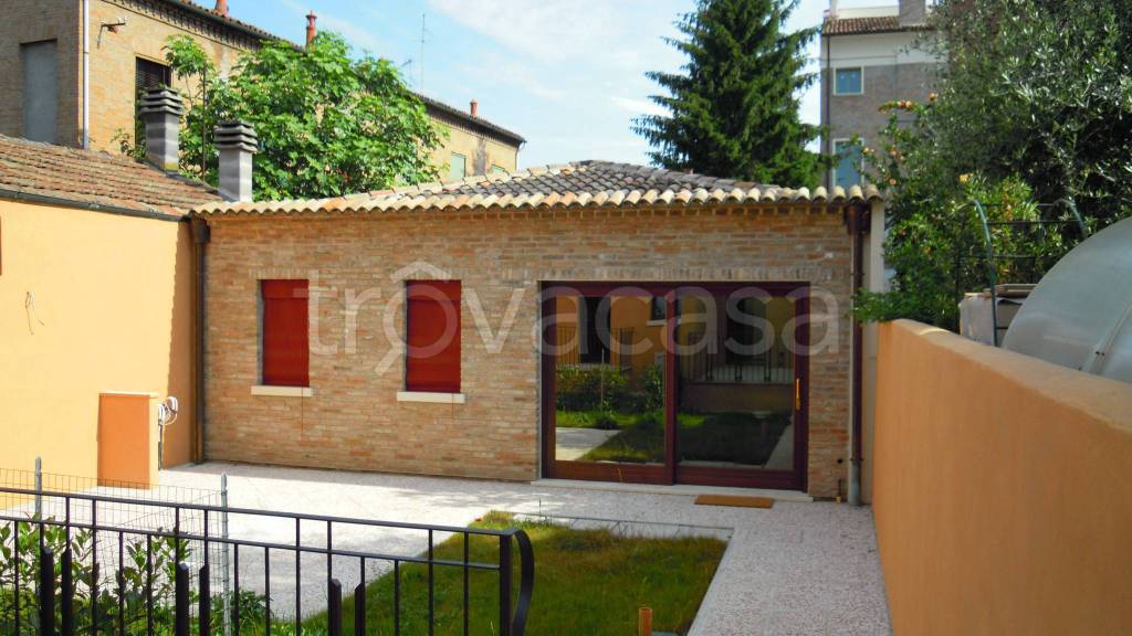 Casa Indipendente in vendita a Ferrara via Coperta