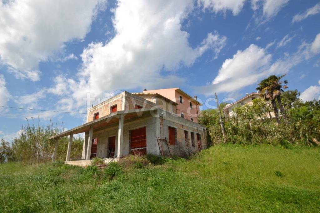 Villa in vendita ad Acquaviva Picena acquaviva