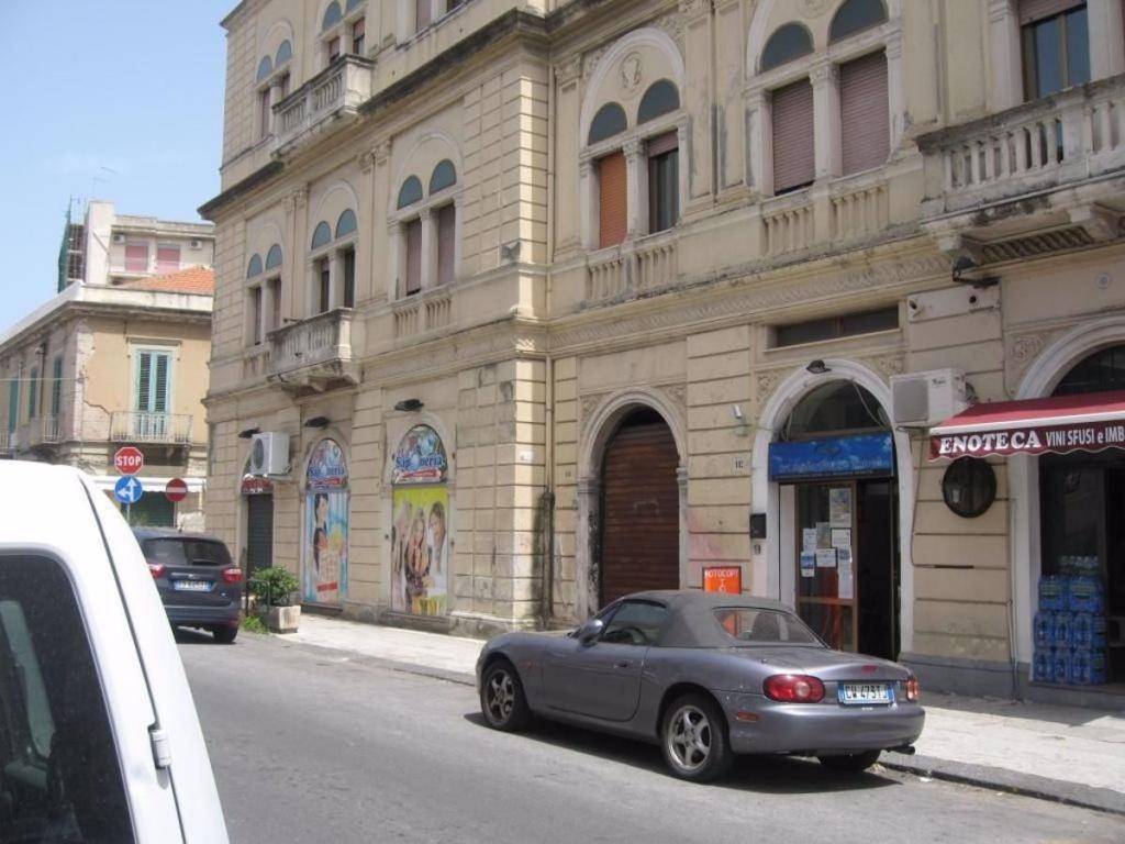 Negozio in vendita a Messina via Placida, 144