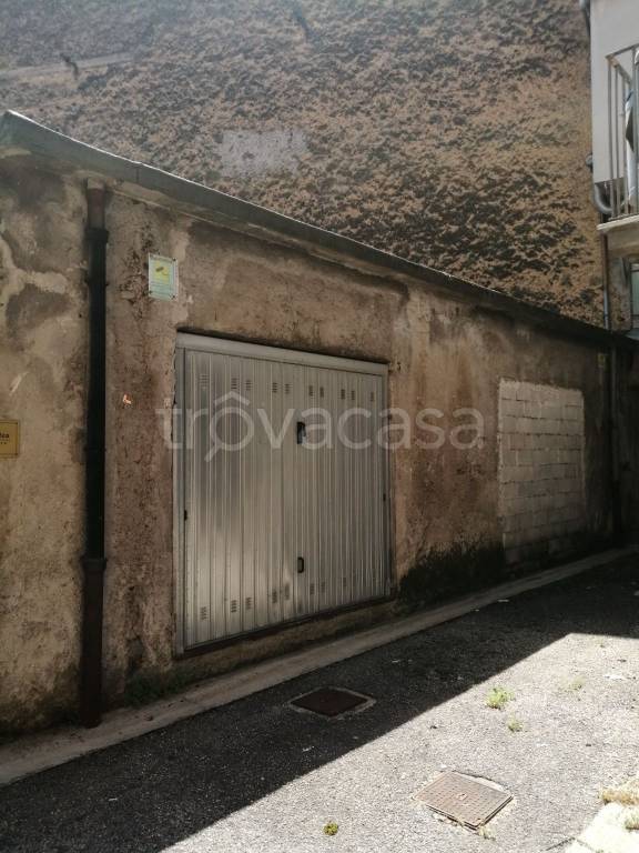 Garage in vendita a Isola del Liri via Borgonuovo, 37