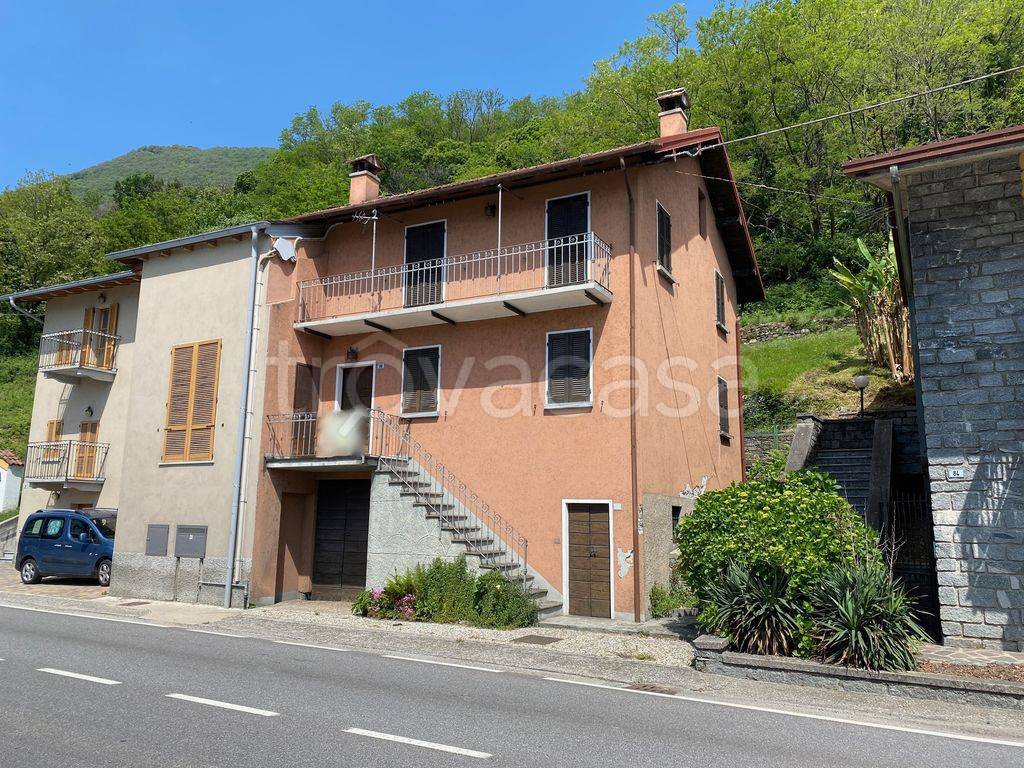 Villa Bifamiliare in vendita a Gera Lario via Cinque Case