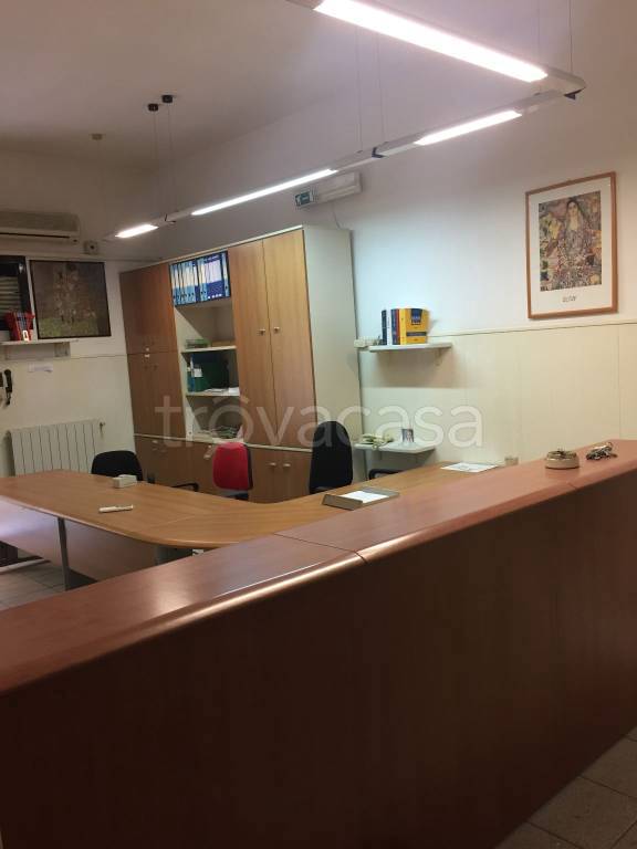 Ufficio in in affitto da privato a Gela via Giuseppe Garibaldi, 2