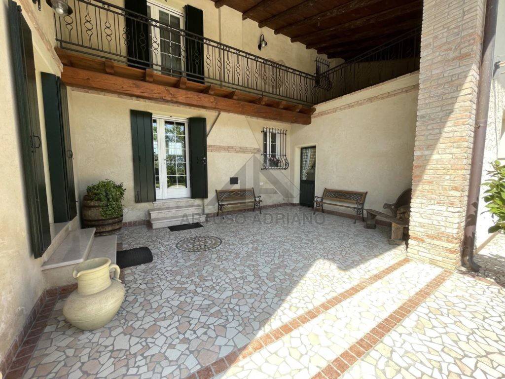 Villa in vendita a Loria via Dante Alighieri