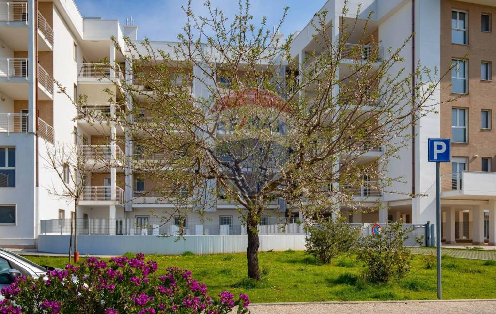 Appartamento in vendita a Bari strada provinciale Carbonara Modugno, 4