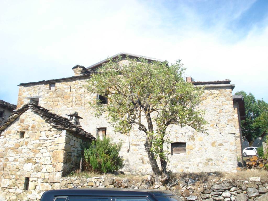 Villa in vendita a Corte Brugnatella località Lenzino, 5