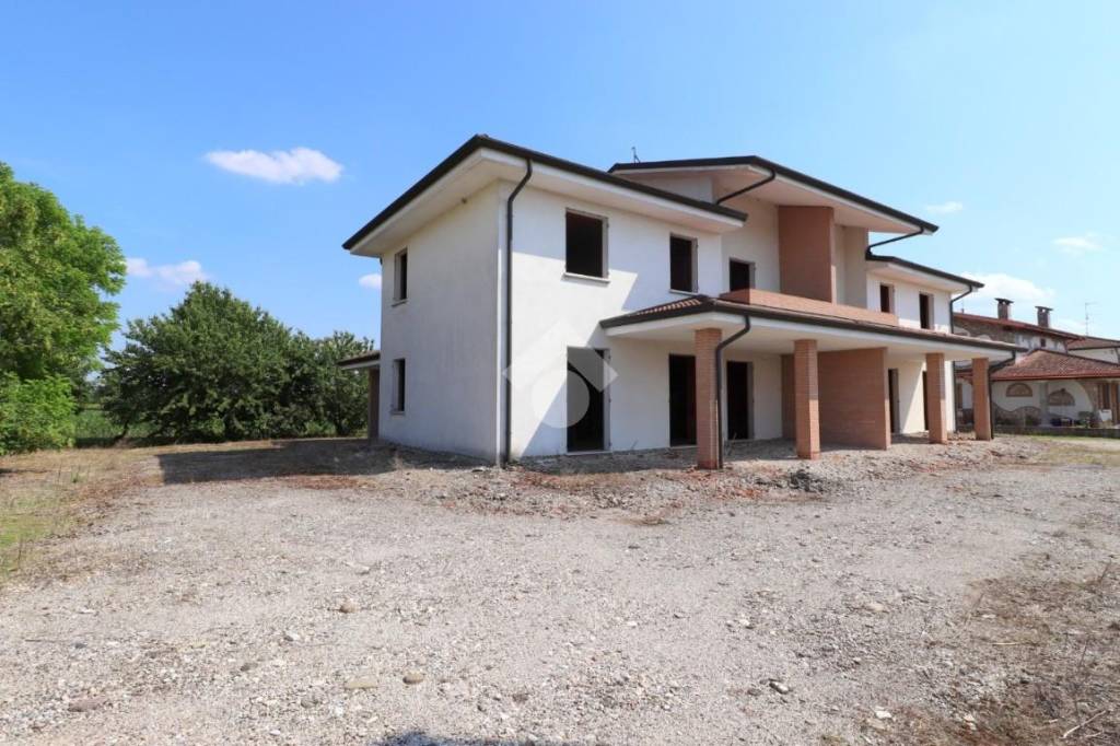 Villa Bifamiliare in vendita a Goito strada Solarolo