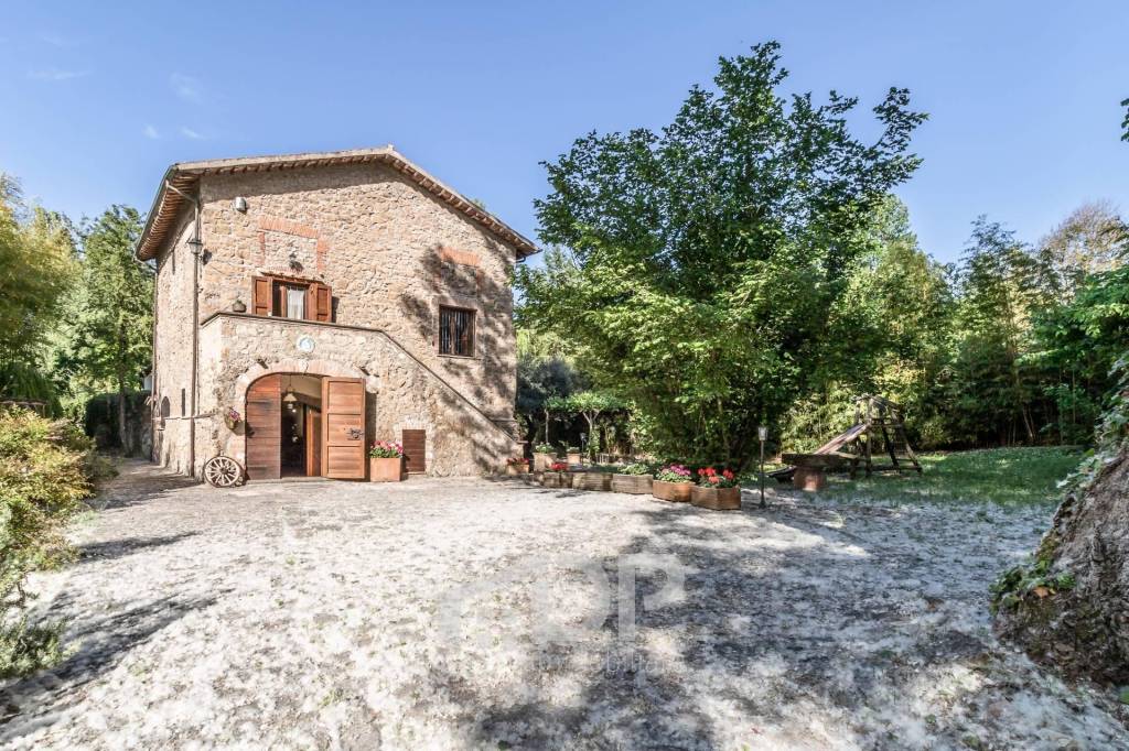 Casa Indipendente in vendita a Palombara Sabina strada di Colle Massimiano, 63