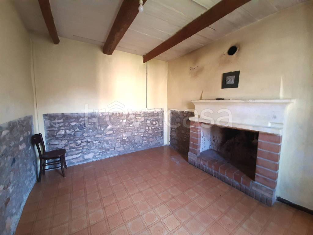Casa Indipendente in vendita a Terenzo frazione Lesignano Palmia, 19