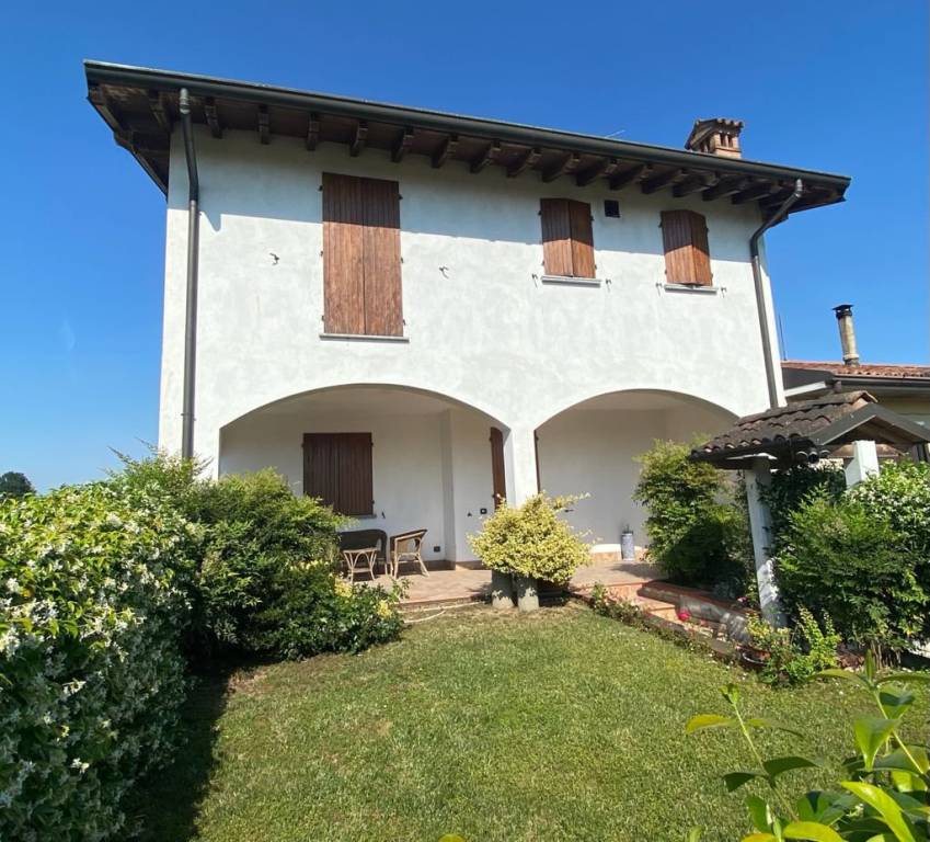 Villa Bifamiliare in vendita a Romanengo str. Per Sabbioni, 3